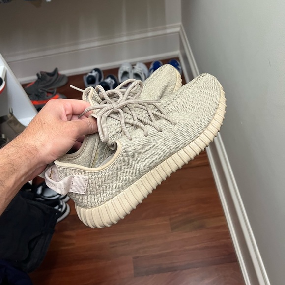 Yeezy 350 tan great condition 100% authentic size 9.5 comes with box - Picture 2 of 3